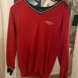Tröja - Sååå snygg tröja från second hand som tyvärr inte kommer till användning längre 🤩