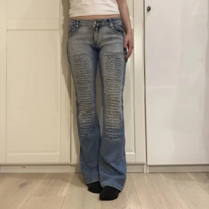 Coola jeans  - Mina dröm jeans 😍😍funderar på att sälja !!  Intressekoll på detta inlägg endast ❤️❤️❤️ ( bilder från förra ägaren) 