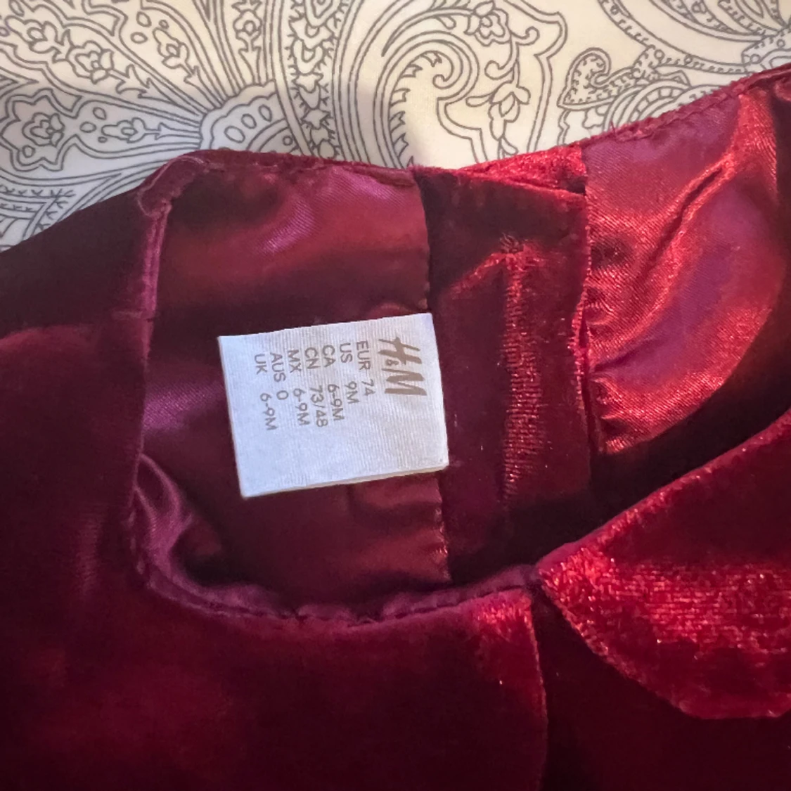 Vinröd sammetsklänning strl 74 - 90