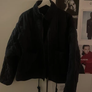 Jacka Zara - Jätte fin jacka från Zara! Använd några fåtal gånger. Storlek L men passar mig som är s/m 