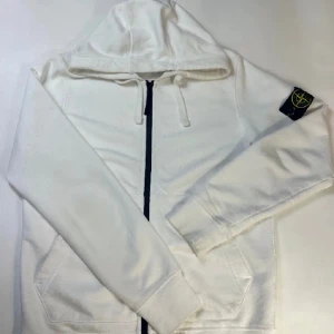 Stone island  - Säljer denna fina Stone island hudie ❤️ nyskick storlek xs 