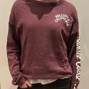 Holister tröja - Superskön och snygg tjocktröja från Hollister, som sitter oversized.