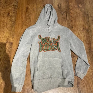 Billie Eilish Hoodie - Nypris 249kr, bra skick 35+ BILLIE EILISH PRODUKTER KOLLA MITT KONTO