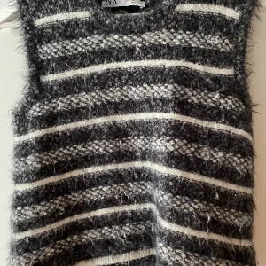 Fest topp - Säljer denna fina glittriga topp som jag endast använt en gång! Väldigt bra skick. 