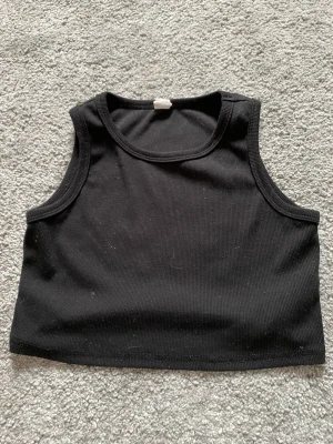 Svart topp - En fin svart topp🫶🏼