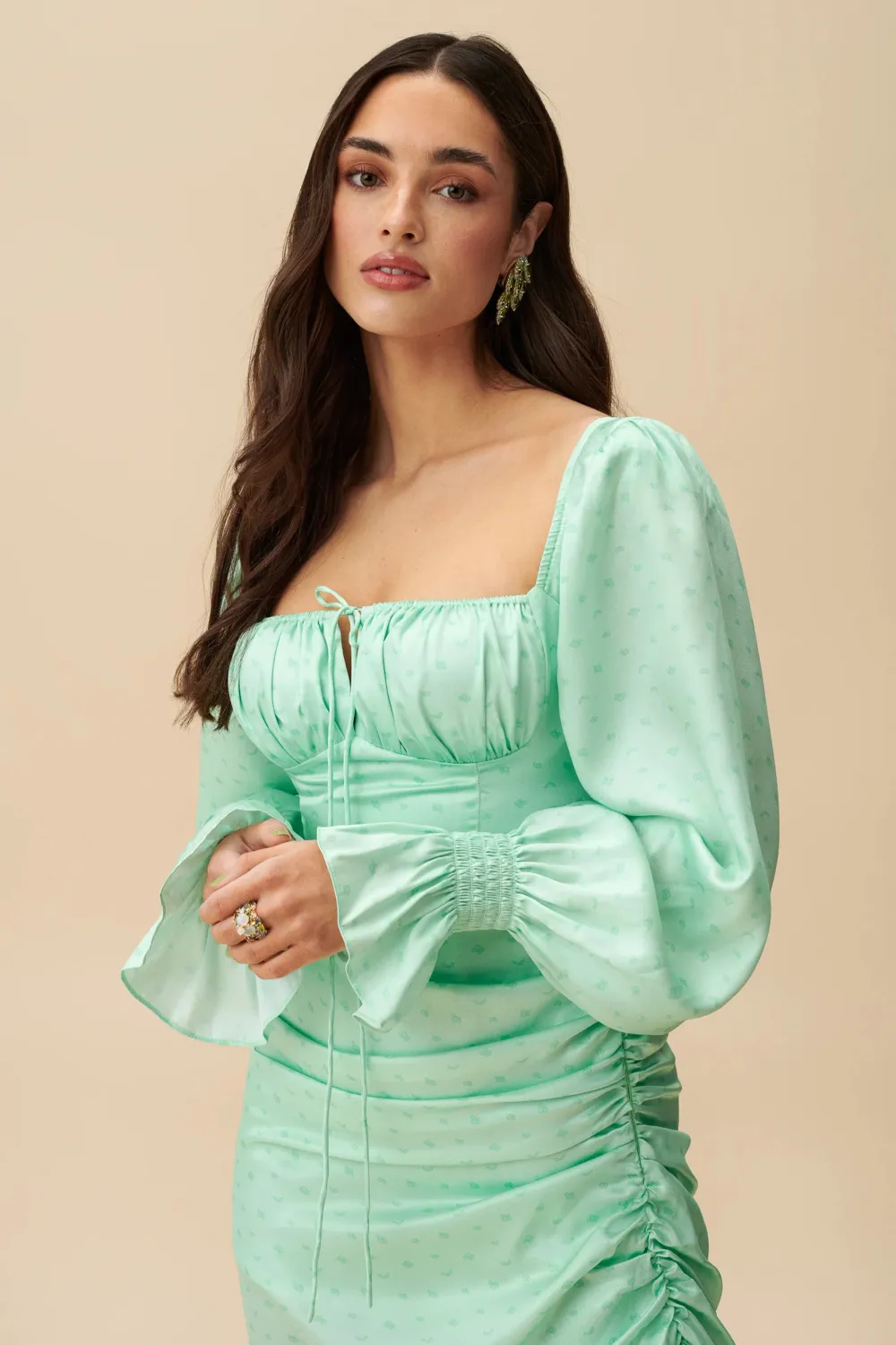 Helt ny fantastisk klänning från Adoore. Modell: Capri Dress Lappen kvar, aldrig använd.  Så otroligt fin färg och klänning men för liten för mig.. Nypris 1400!!. Klänningar.