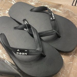 Flipflops - Helt oanvända Filip flops från a-dsgn. Säljer då de tyvärr var försmå för mig 💖