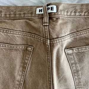 Hope jeans  - Skit snygga bruna hope jeans. Sparsamt använda! Köpta för 1800kr