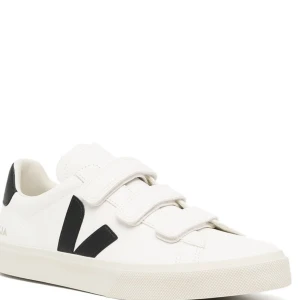 Veja skor - Säljer nu mina veja skor då de inte kommer till användning. Använda ett fåtal gånger. Ny pris 1600 kr