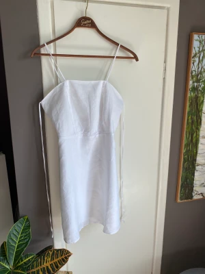 Student klänning / skolavslutning  - Perfekt för student eller examen - Linneliknande - Öppen rygg - Band