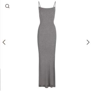 Säljer min gråa skims klänning. Endast testad!! Köpt för över 800kr