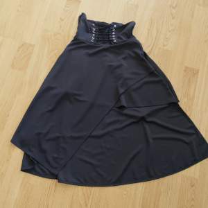 Pirate skirt with corset-like waist 