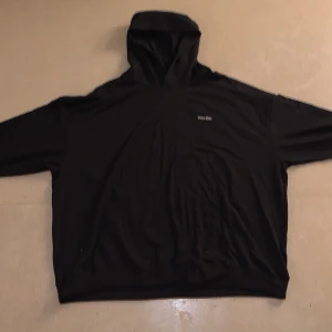 Calvin Klein hoodie - Oanvänd CK hoodie köpte t en vän som bantade så den passade ej han inköpt för 549 SEK