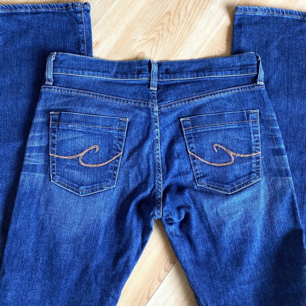 Coola lågmidjade vintage jeans Storlek: 31 & L34 (midjemått 80cm, innerbensmått 88cm) . Jeans & Byxor.