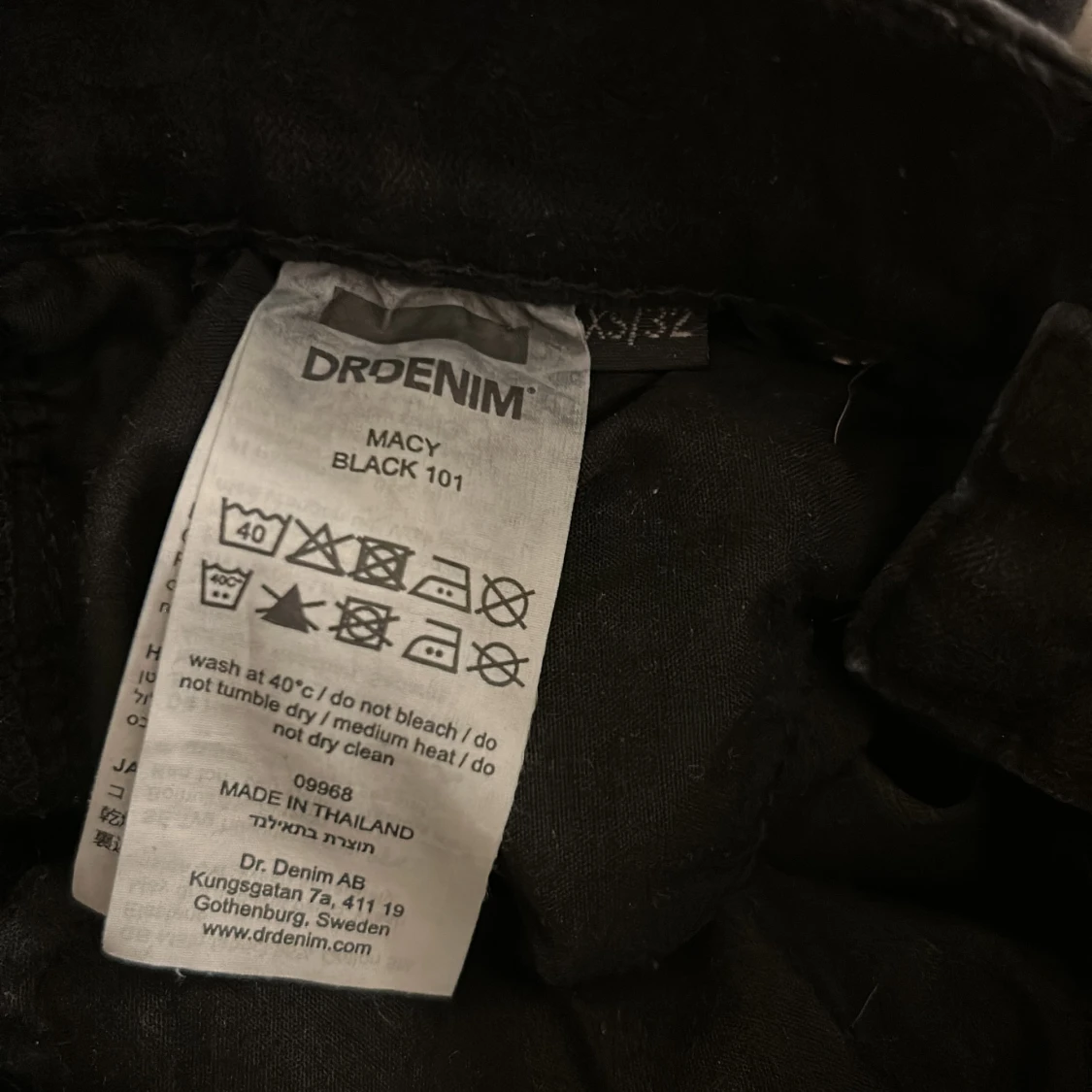 Svarta jeans  XS men tror S för dom är långa  - 91
