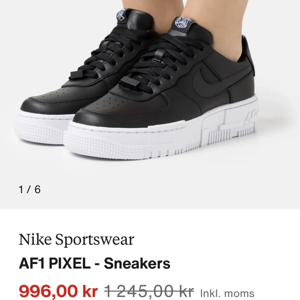 Hej!💕Säljer mina svarta Nike skor. Sparsamt använda. Stl 37,5. Hör av er vid intresse!💕. Jackor.