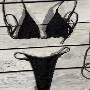 Svart bikini!! Lägger upp igen pga falskt bud! Super fin och skön i materialet, aldrig använd!🦋🦋