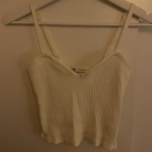 Linne - Linne från zara, använt 1 gång💕💕färgen på linnet är mer likt på bild 2