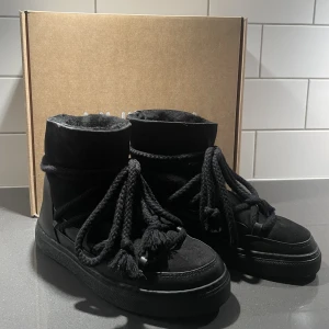 Inuikii - Säljer mina Super fräcka inuikiis för att dom har blivit för små! 🥲😍 vid ett snabbt köp kan vi förhandla om pris!