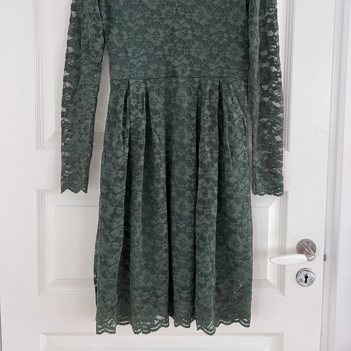 Grön klänning i spets - 90