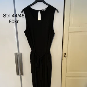 Jumpsuit  - Knappt andvönd jupsuit