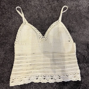 Virkad topp - Jättesöt virkad/ stickad topp från okänt märke. Frakt tillkommer.