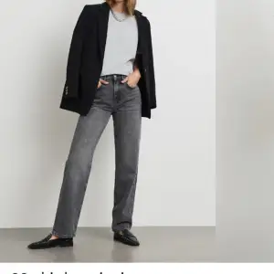 High waist straight leg jeans från Gina Tricot.