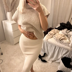 Stickad kjol - Stickad kjol från Gina Tricot i storlek S!❤️‍🔥 nästan helt ny!