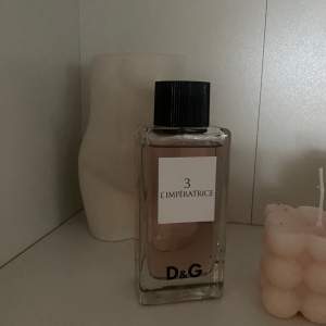 Jättegod parfym från Dolce & Gabbana🤍 Doftar fräsch vattenmelon🍉🤍 100ml, tryck gärna på köp nu