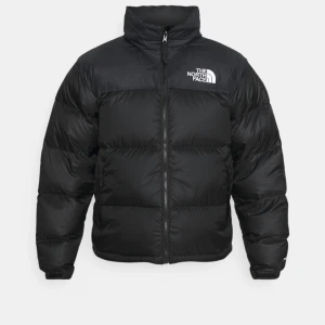 The north face jacka - Vill någon byta the north face jacka i storlek M-S mot min i storlek L eller köpa jackan för 1000kr, orginalpriset är 3095kr. Den är i jätte bra skick och bra kvalitet