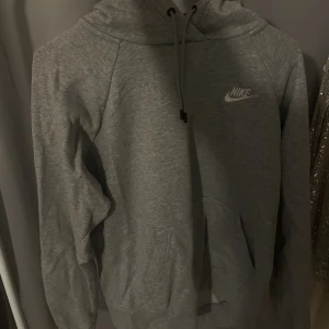 Nike hoddie - Grå Nike hoddie. Fin och skön. 