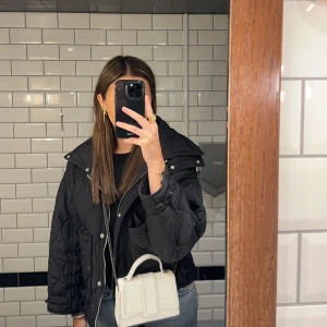 jacka - säljer denna jacka från zara (slutsåld), perfekt nu till hösten❤️