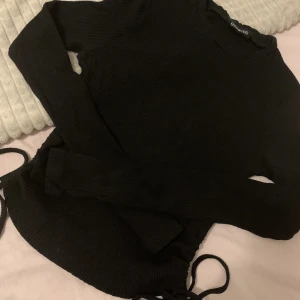 Svart topp - En svart topp i väldigt fint skick, använd en gång.