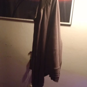 Tröja  - En fin tröja väldigt varma swhis finns tyvärr inte paypal är den enda som finns 