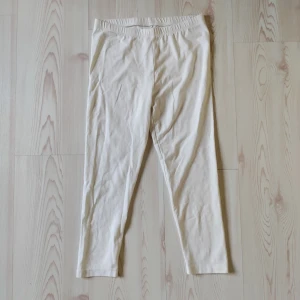 Tights - Helvita tights. Använda enstaka gånger. Mycket fint skick. 