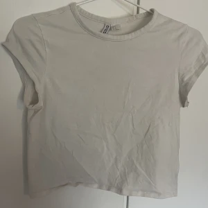 t shirt  - vanlig vit t shirt💕