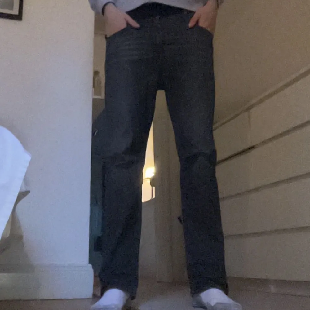 Ett par replay jeans storlek 16 år. Jag är över 180 och de är bara lite korta för mig. Men passar kortare också. Bra skick hör av dig om de skulle vara nåt. Jeans & Byxor.