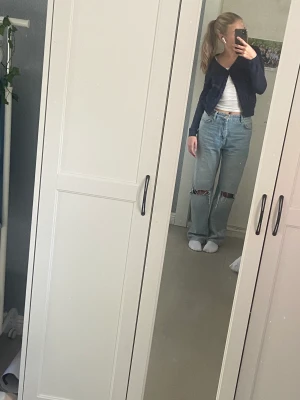 Jeans - Säljer dessa jeans från JustJunkies för att de är för stora för mig. Jag vet inte exakt vilken storlek de är men det står 29/30, jag kan försöka få fram i vilken storlek det är men skulle gissa M eller kanske L!