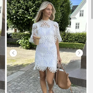 Student klänning  - Säljer denna superfina studentklänning från märket BYIC. Klänningen heter lola klänning. Nypris 780kr! Kommer ej sälja för mindre då jag tänker skicka tillbaka den om jag inte får den såld här! Man behöver köpa en underklänning som man kan ha under.