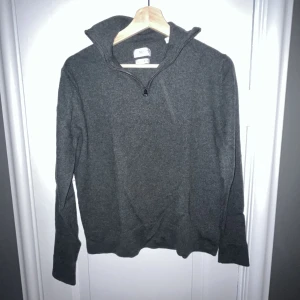 Those Glory Days Zip - These Glory Days Zip // Skick: 10/10 // Köptes och användes 1 gång men krympte efter tvätt därav liten i storlek // Skriv vid frågor