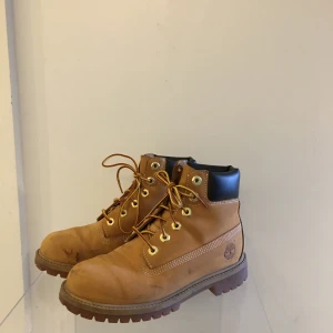 Klassiska Timberland kängor strl 35/36  - Klassiska Timberland kängor strl 35/36 