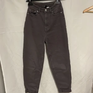 Jeans - Köpt för ca 1-2 år sedan från H&M. Storlek xs 