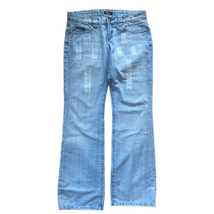 Dolce & gabbana jeans  - Skitsnygga Lågmidjade jeans från dolce & gabbana midjemått 39 cm tvärs över Innerbenslängd 83 cm 