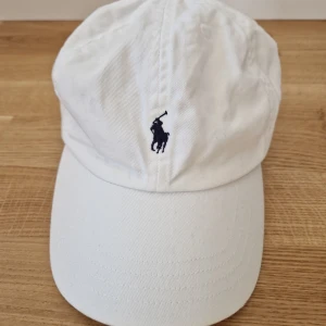 Ralph Lauren Keps Vit - Helt ny vit ralph Lauren justerbar keps.   