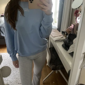 Tjocktröja - Tjocktröja som nästan aldrig är använd i strl s