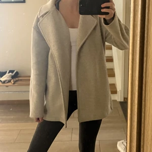 Grå Kappa Zara - Fin kort kappa från Zara💕💕
