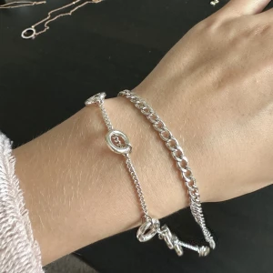 Armband  - 2 st armband från snö of Sweden, sparsamt använda så fint skick. 100kr/st inte tillsammans!