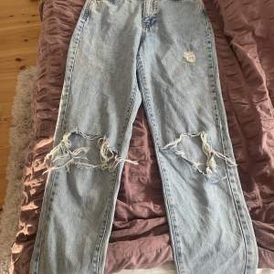 Säljer ett par snygga jeans från Gina Tricot - strl 32✨👌☺️