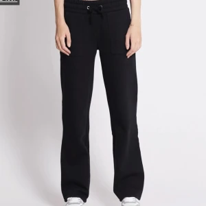 Mjukisbyxor - Svarta mjukisbyxor från lager 157 som inte kommer till användning 💕 har använts några gånger hemma men inte mer än så, skriv om du har frågor 💕