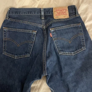 501 Levis - Fint skick, 94cm ytterbenslängd, 74 innerbensläng💘